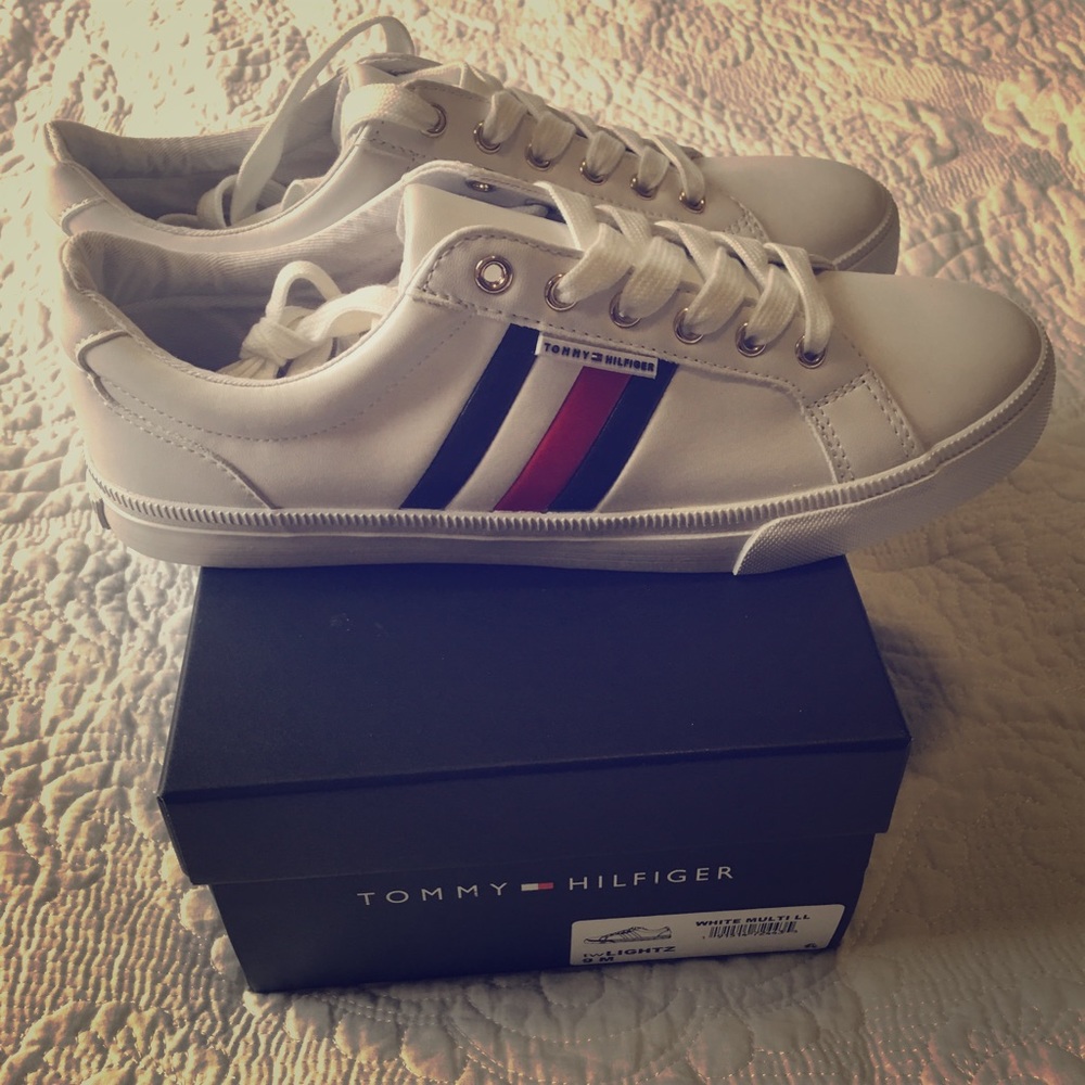 NWT Tommy Hilfiger Perfect Summer Sneaker 👟